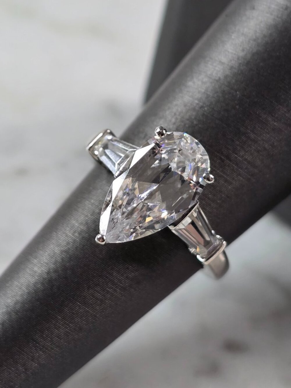 Womens Vintage Estate Sterling Silver Modernist CZ Ring 4.8g E7986